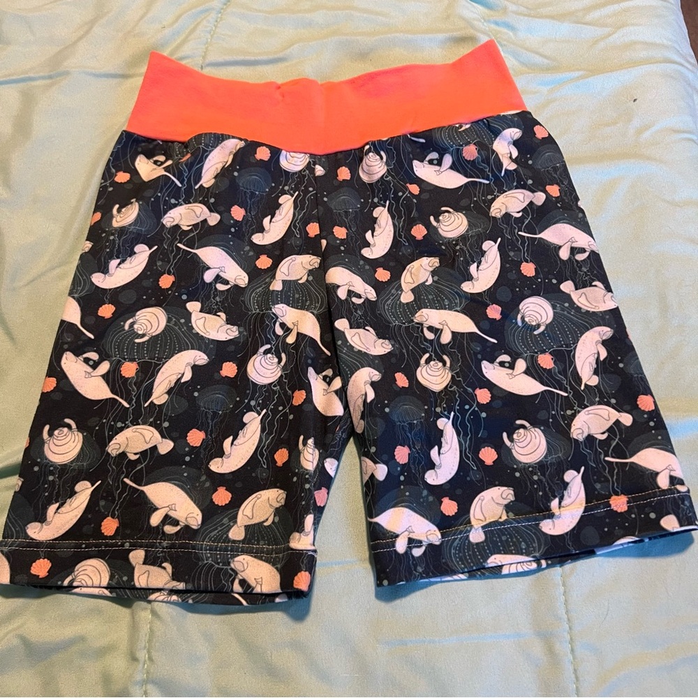 Handmade in Canada & Small Shop Snuggabumz Shorts - Size 6